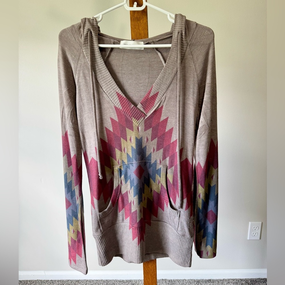 Enti Glamour V-Neck Knit Sweater in Taupe Multicolor Aztec Print Sz Small - Picture 2 of 9